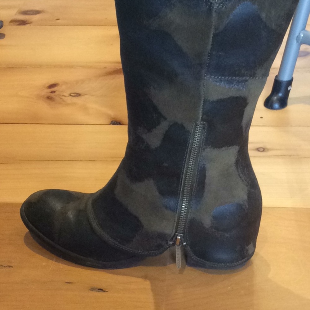 Donald J Pliner Devi13 olive vintage suede boot